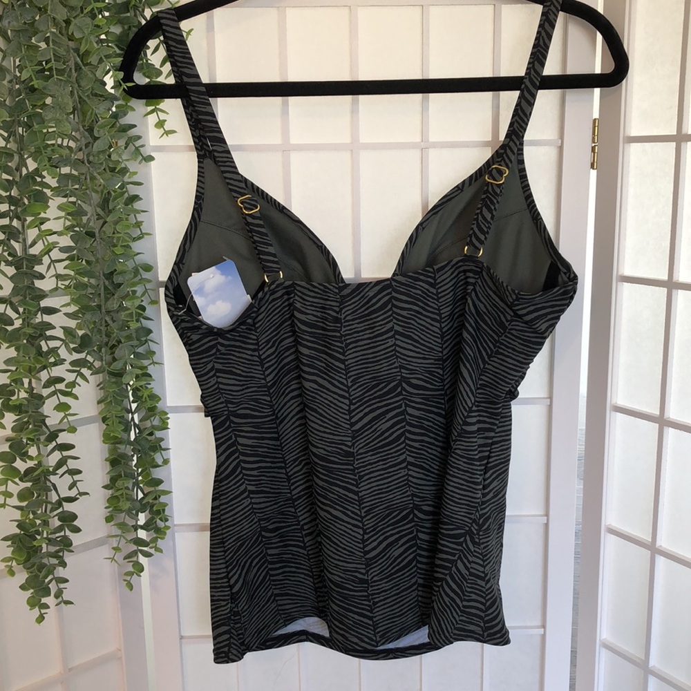 NEW Island Waves Women’s Tankini Top in Tropical Black and Green. NWT MFSR: $50. - Picture 3 of 8